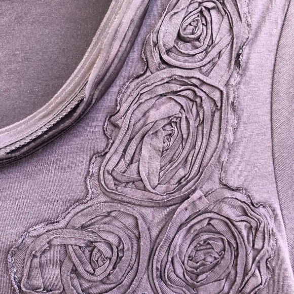 ✨Sold✨Banana Republic purple top with satin raw edged neckline details - Picture 4 of 4